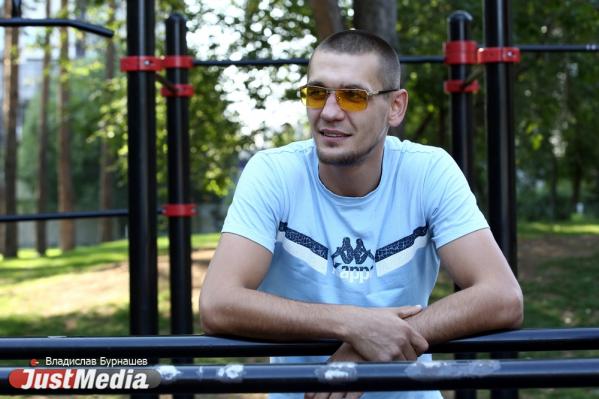 Василий Семенов, боец клуба «Архангел Михаил»: «В такую погоду, конечно, тяжело тренироваться – очень жарко, но есть свои плюсы». В Екатеринбурге +32 градуса - Фото 3