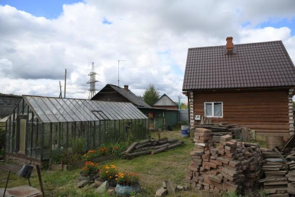 Евгений Куйвашев лично проверил, как устраняют последствия наводнения в регионе. Ущерб посчитан – людям выдают компенсацию - Фото 4