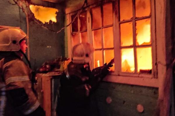 Ночью под Екатеринбургом горели два СНТ. В одном погиб ребенок, в другом сгорели восемь садовых домиков - Фото 4