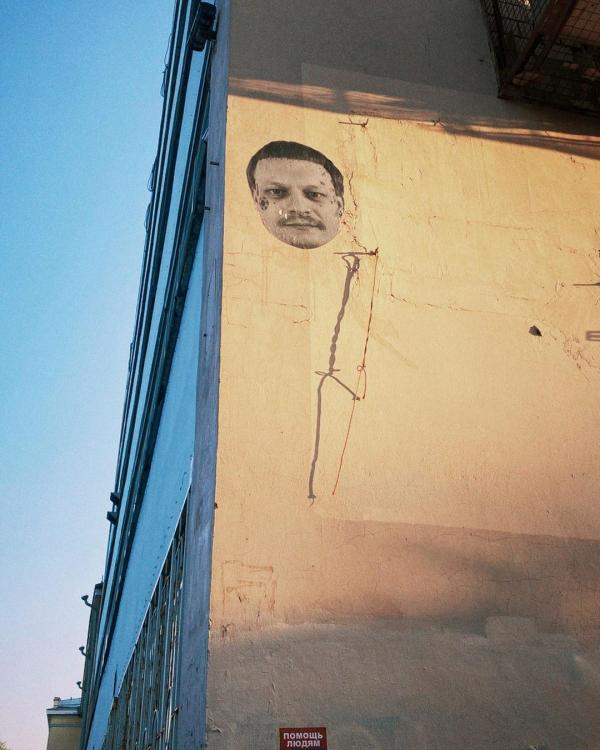 Питерский художник и музыкант Виктор Забуга завесил Екатеринбург своими портретами - Фото 5