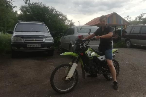 Байкер Алексей Севостьянов: «Уже не лето, поэтому одеваемся потеплее». В Екатеринбурге +14 градусов - Фото 5