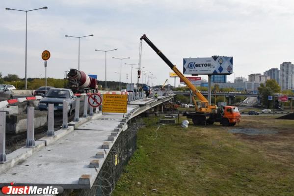 Жители Екатеринбурга не могут дождаться отремонтированных мостов и эстакад. Репортаж со строительных площадок - Фото 5