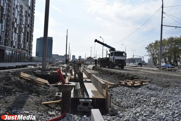 Жители Екатеринбурга не могут дождаться отремонтированных мостов и эстакад. Репортаж со строительных площадок - Фото 6