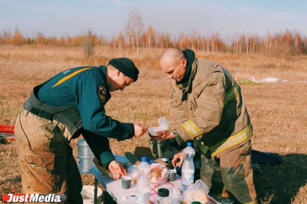 Корреспондент JustMedia.ru с места пожара: МЧС заявило, что торфяник в Солнечном подожгли - Фото 5