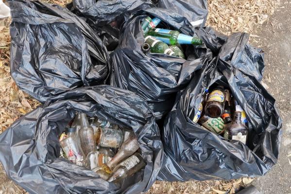 На Ленина прошел первый арт-субботник. «Соседи» собрали десятки «шкаликов», вывезли мусор на переработку и расписали старые окна - Фото 7