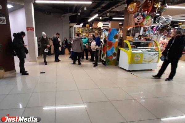 В торговых центрах Екатеринбурга кончается вакцина от коронавируса - Фото 4
