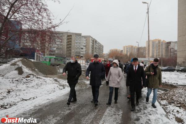 Алексей Орлов объехал на новом электробусе знаковые объекты благоустройства Екатеринбурга - Фото 8