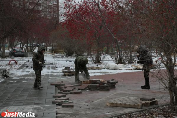 Алексей Орлов объехал на новом электробусе знаковые объекты благоустройства Екатеринбурга - Фото 9