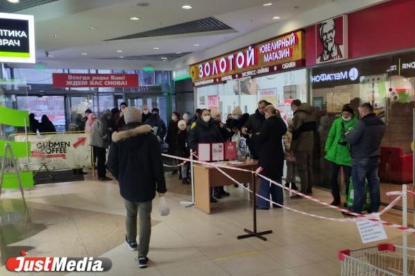 В Екатеринбурге прошел очередной рейд по торговым центрам. Без скандалов не обошлось - Фото 10