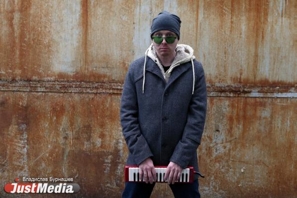 Глеб Васильев, музыкант: «Пушкин, говорят, 1833 год. Погода та же самая, осенняя». В Екатеринбурге -7 градусов - Фото 3