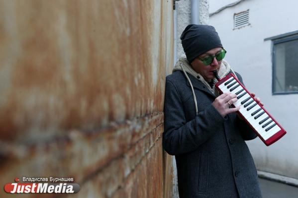 Глеб Васильев, музыкант: «Пушкин, говорят, 1833 год. Погода та же самая, осенняя». В Екатеринбурге -7 градусов - Фото 6