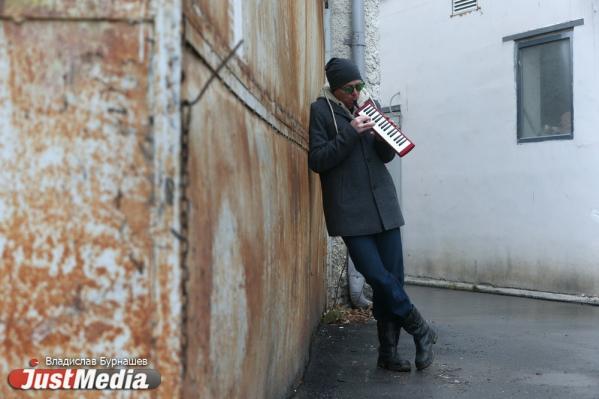 Глеб Васильев, музыкант: «Пушкин, говорят, 1833 год. Погода та же самая, осенняя». В Екатеринбурге -7 градусов - Фото 7