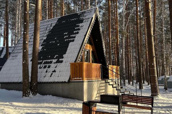 Расслабляемся в бане, катаемся на лыжах, гуляем по лесу и греемся у камина. Знакомимся с Топ-7 глэмпингов Свердловской области - Фото 4