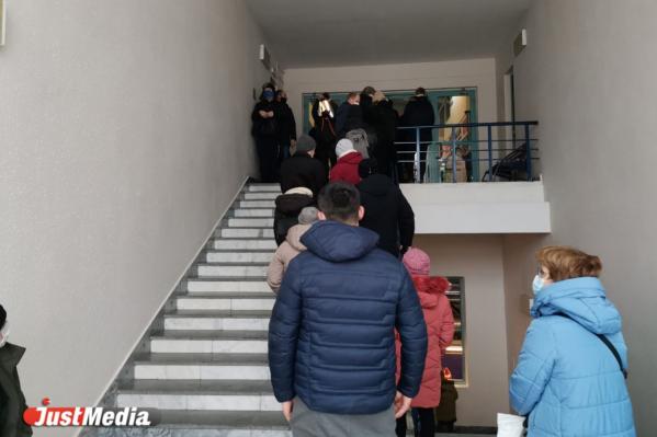 В Екатеринбурге провели ревизию пунктов вакцинации в ТРЦ. В «Гринвиче» образцовый порядок, в «Дирижабле» - рост страждущих - Фото 6