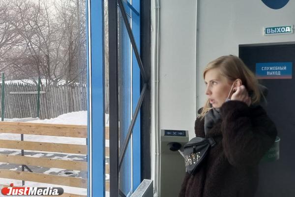 Островки с горячим чаем и отдельный вход для невакцинированных. Корреспондент JustMedia.ru протестировал каток «Северное сияние» в парке Маяковского - Фото 6
