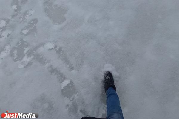 Островки с горячим чаем и отдельный вход для невакцинированных. Корреспондент JustMedia.ru протестировал каток «Северное сияние» в парке Маяковского - Фото 7
