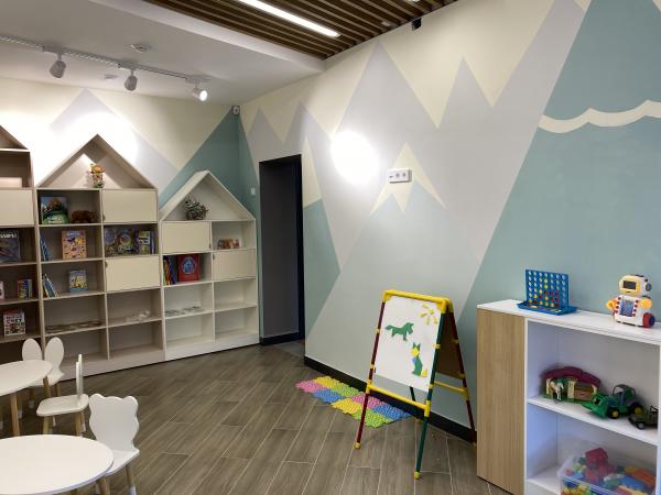 В Березовском открылась современная библиотека с кофейней, игровой комнатой и зоной для коворкинга - Фото 3