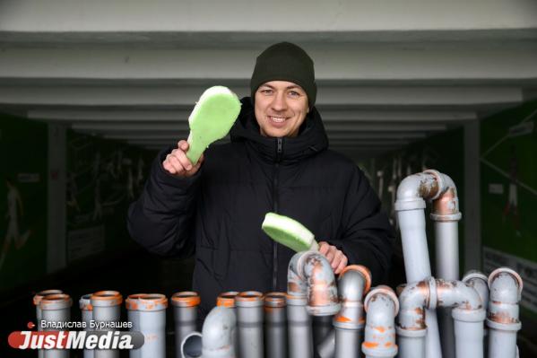 Том Пастухов, артист: «На улице все течет, много воды, потому что я забрал у вас трубы». В Екатеринбурге -4 градуса - Фото 5