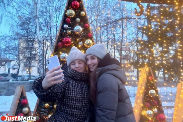 В Екатеринбурге заработала новогодняя ярмарка «Зима. Тепло» - Фото 5