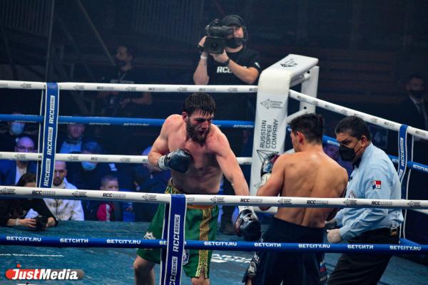 Сражались до двух часов ночи. В Екатеринбурге состоялся большой боксерский вечер - Фото 2