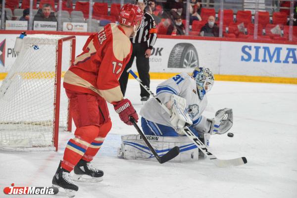 «Автомобилист» уступил «Барысу» в ретро-матче, посвященному 75-летию свердловского хоккея - Фото 2