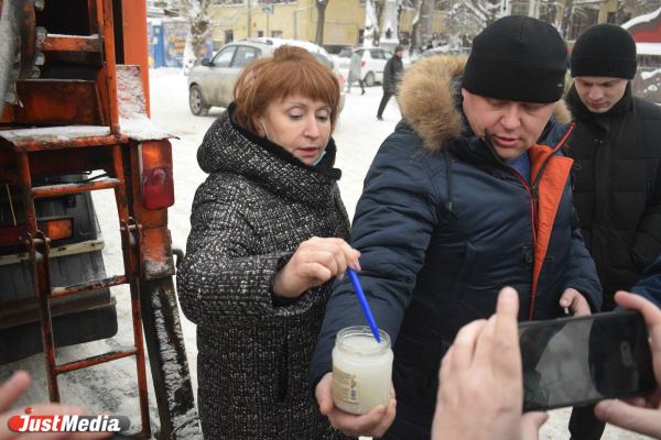 Сотрудники администрации Екатеринбурга проехали половину города и посмотрели как убран снег - Фото 3