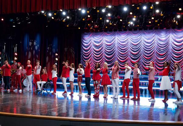 Знакомимся с новогодними сериями любимых сериалов - Фото 8