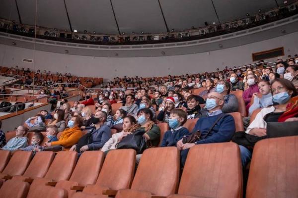 В Свердловской области отличников учебы наградили билетами в цирк - Фото 2