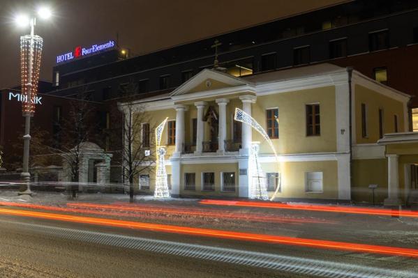 Екатеринбург готов к Новому году. По всему городу запустили световые инсталляции - Фото 5