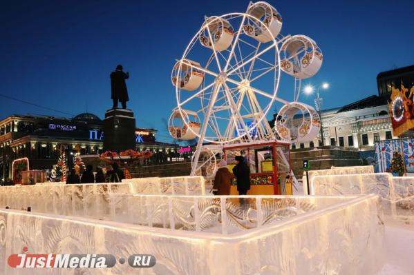В Екатеринбурге под залпы салюта открылся ледовый городок - Фото 4