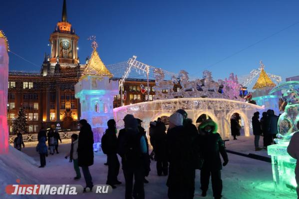 В Екатеринбурге под залпы салюта открылся ледовый городок - Фото 8