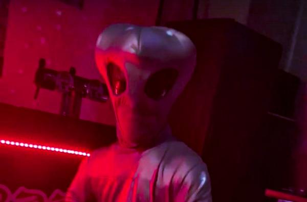 В Екатеринбурге прошел фестиваль космического гуманоида Алёшеньки - Фото 8