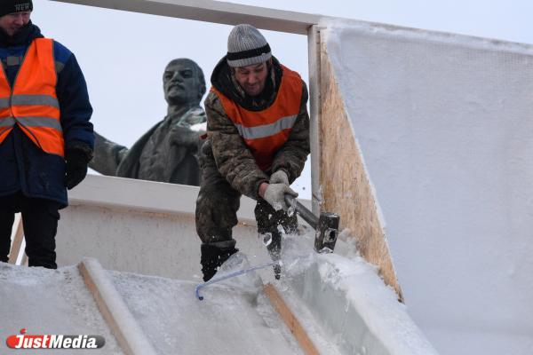 В Екатеринбурге начался разбор главного ледового городка - Фото 4