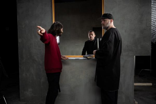 Группа Би-2 представила сингл и клип «Я никому не верю» - видео. 18+ - Фото 3