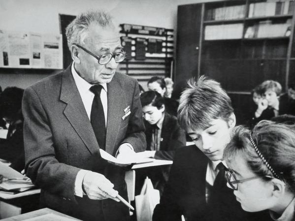 Учителя жили прямо в школе, а ученики сдавали в аптеку сушеный подорожник. История первой послевоенной школы Свердловска - Фото 6