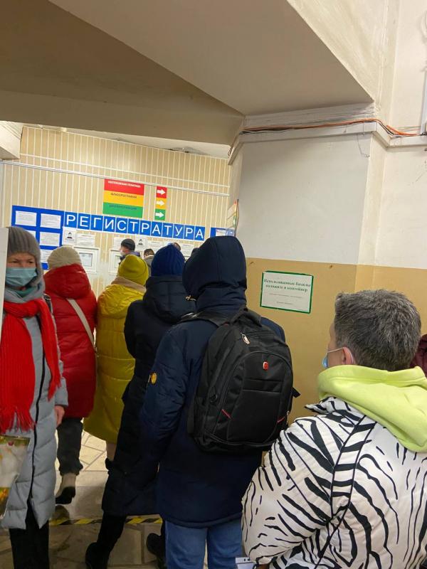 Екатеринбуржцы продолжают жаловаться на огромные очереди в больницах - Фото 5