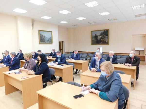 Подпред Владимир Якушев на встрече с профсоюзными лидерами назвал размер средней зарплаты в УрФО - Фото 3