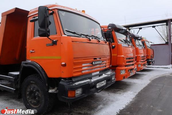 Алексей Орлов передал коммунальным службам первую партию новой снегоуборочной техники - Фото 2