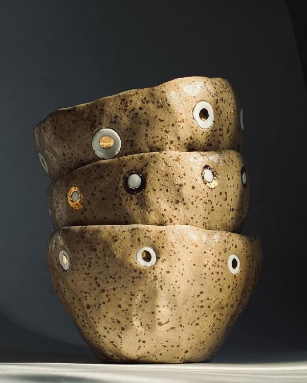 Кружки с женской грудью и бодипозитив в глине. Как художницы с Урала прививают любовь к телу через керамику - Фото 10