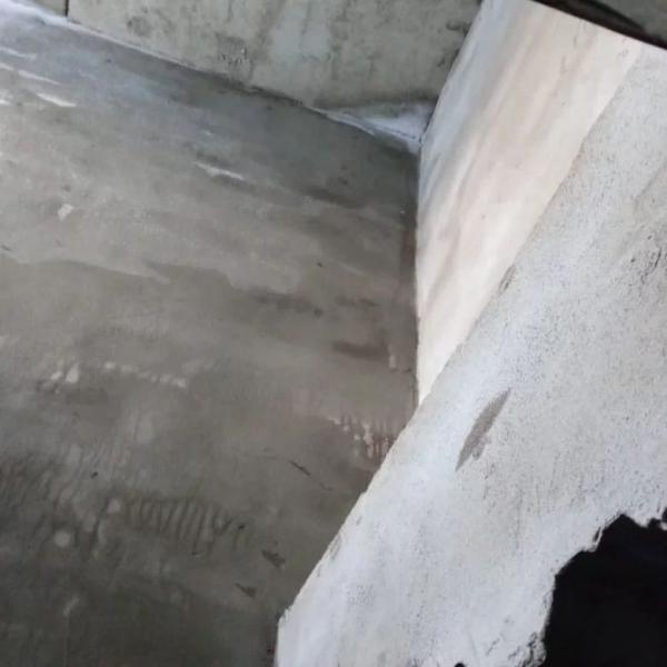 Пятиэтажка в Краснотурьинске, от которой был в ужасе Евгений Куйвашев, вновь протекает - Фото 2