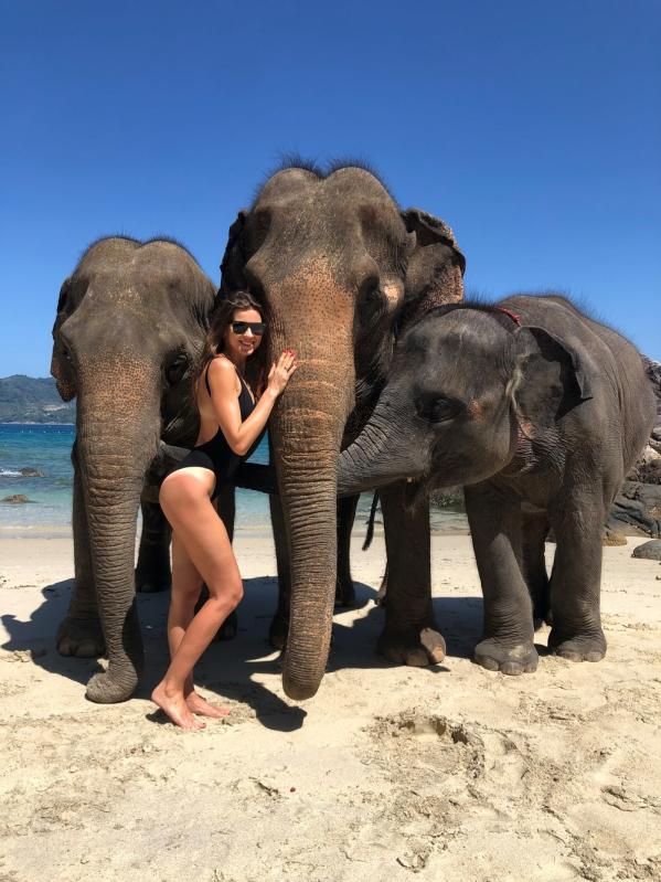 Юлия Тихонова, директор по маркетингу: «Зимой улетаем с семьей в тепло, а потом с удовольствием возвращаемся домой и сразу в лес - кататься на снегоходах». В Екатеринбурге -1  - Фото 4