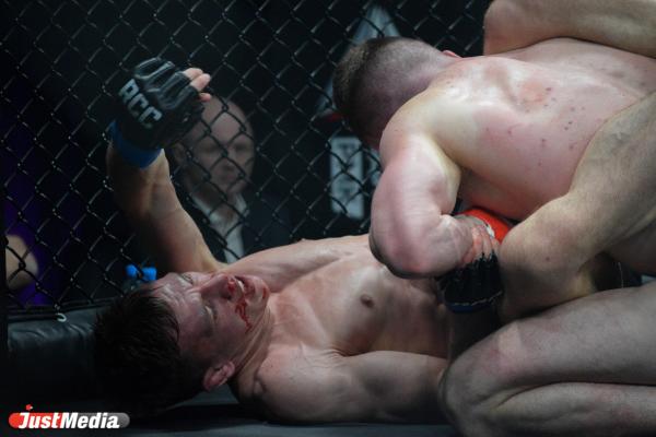 В Екатеринбурге состоялся первый в 2022 году турнир по ММА - Фото 5