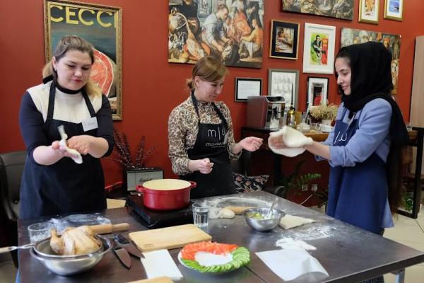 Экс-представитель посольства РФ в Афганистане посетил кулинарную студию в Екатеринбурге для празднования Новруза - Фото 4