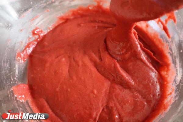 Печем нежные капкейки «Красный бархат». Экспресс-рецепт вкусного десерта - Фото 4