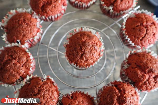 Печем нежные капкейки «Красный бархат». Экспресс-рецепт вкусного десерта - Фото 6