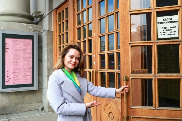 Юлия Полянскова, скрипачка: «Яркое весеннее солнце радует нас уже целый месяц, хотя пока совсем не балует теплом». В Екатеринбурге +4 - Фото 3