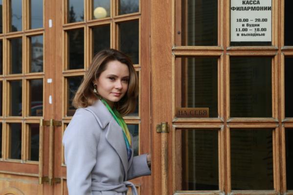 Юлия Полянскова, скрипачка: «Яркое весеннее солнце радует нас уже целый месяц, хотя пока совсем не балует теплом». В Екатеринбурге +4 - Фото 5