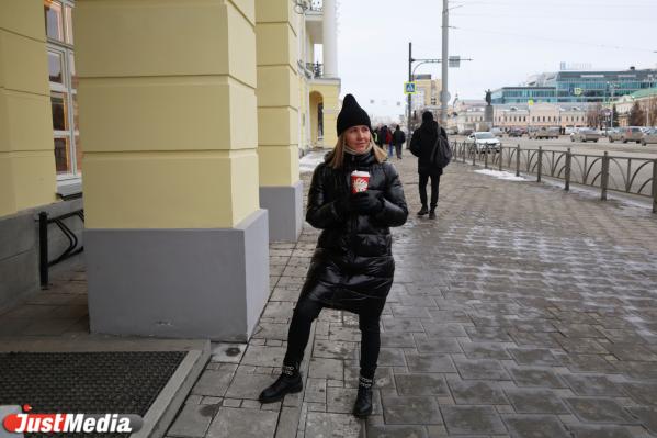 Юлия Партилова, управляющая кафе: «В ветреную погоду помогает согреться вкусный кофе» В Екатеринбурге -1 градус - Фото 2