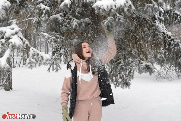 Романа Зверева, певица: «Привет, люди Екатеринбурга из будущего. У вас, наконец, наступила настоящая весна». В столице Среднего Урала +4 градуса - Фото 6