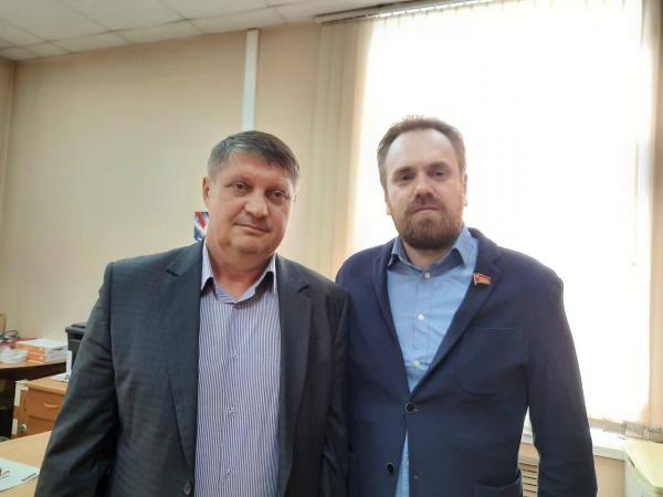 Депутаты медицинской фракции Екатеринбурга поздравили сотрудников скорой помощи с профессиональным праздником - Фото 2